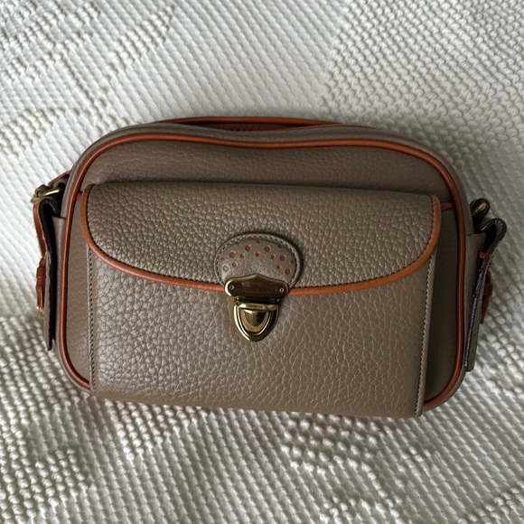 Rare Vintage Dooney and Bourke camera crossbody bag - Picture 2 of 16